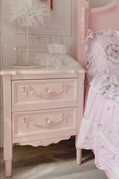 Aesthetic European princess-style pink and white carved wooden bedside – PeachyBaby Side Table Ideas Bedroom, Bed Side Table Aesthetic, Princess Room Aesthetic, Princess Aesthetic Room, Pink Bedside Table, Aesthetic Side Table, Pink Princess Room, Bedroom Princess, Coquette Bedroom