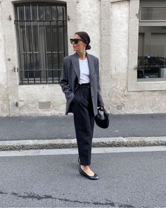 Grey Blazer Outfit Work, Oversized Blazer Outfit Work, Zara Blazer Outfit, Grey Blazer Outfit, London Clothes, Oversized Blazer Outfit, Oversize Outfit, Minimalist Inspiration, Formal Blazer