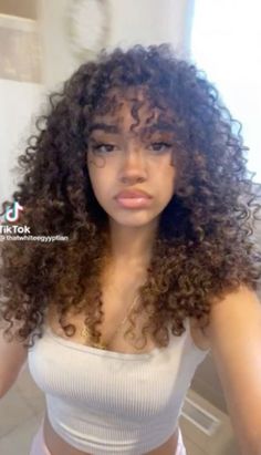 3b Curly Hair Pictures, Curly Long Layers With Curtain Bangs, Natural 3b Hairstyles, Long 3b/3c Hair, Healthy Curly Hair Routine, Long 3b Curls, Layered Curly Hair Black Women, Curly Hair 3b Haircuts, Curly Hair 3b Hairstyles