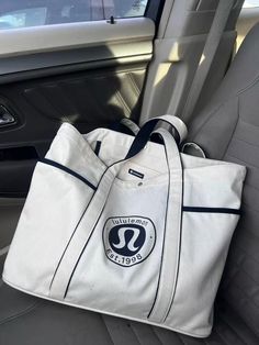 Lululemon bag, tote bag, school tote bag, lululemon brand Lululemon Gym Bag, Lululemon Tote Bag, Lululemon Aesthetic, Pilates Bag, Tote Bag School, Lululemon Bag, Lululemon Branding, Uni Bag, Gym Bag Essentials