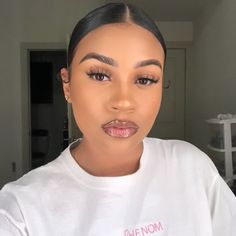 Pinterest: @NewWaves Bombshell Makeup, Dark Skin Makeup, Makeup For Black Women, Lashes Makeup, Natural Makeup Looks, Flawless Makeup, Gorgeous Makeup, Everyday Makeup, Girls Makeup