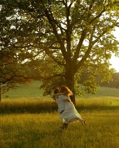 Man Taking Picture Of Woman, Love In Nature Couple, Landscape Wedding Photos, In Love With Life Aesthetic, Running Engagement Photos, Happy Aesthetic Pictures, Cottagecore Engagement Pictures, Woodland Engagement Photos, Running In A Field Aesthetic