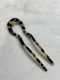 French hair pin is made of cellulose acetate. ✨ Length: 5,1'' / 13 cm Italian cellulose acetate is completely sustainable and non-allergenic material. It is the great alternative to jewelry made of plastic and materials of animal origin. Make your choice towards nature. You adorn the World. Note: the pattern on the hairclip may vary as it is not a print or stamp. ✨CHOSE ANY 3 PRODUCTS AND USE PROMO CODE: 35FORYOU ( LINK https://www.etsy.com/shop/NINIcoJewelry?coupon=35FORYOU ) AND 35% OFF ✨CHOSE ANY 2 PRODUCTS AND USE PROMO CODE: 21FOR2 ( LINK https://www.etsy.com/shop/NINIcoJewelry?coupon=21FOR2 ) AND 21% OFF ✨Thanks for visiting! You can return to my shop here: http://www.etsy.com/shop/NINIcoJewelry You adorn the World. Note: the pattern on the hair comb may vary as it is not a print or French Hairstyle, French Hair Pin, Italian Hair, Hair Gift, French Hair, Cellulose Acetate, Ethical Jewelry, Cut My Hair, Hair Pin