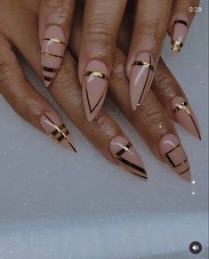 Designs For Short Nails, Sassy Nails, Stiletto Nails Designs, Dope Nail Designs, Nail Candy, Classy Acrylic Nails, Almond Nails Designs, Neutral Nails