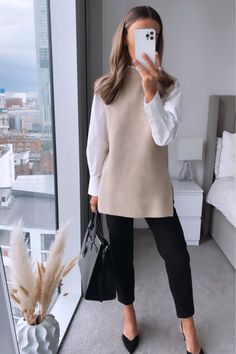 Office Outfits Women Work Wear Inspiration, Business Informal Outfits For Women, Spring Work Outfits For Women Casual, Business Casual Bag, Vegas Conference Outfits, Office Looks For Women Business, Formal Chic Outfit, Formal Outfit For Work, Office Bags For Women To Work