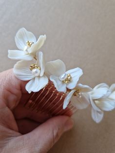 Luna bridal hair comb with handmade ivory clay flowers and freshwater pearls for brides looking something with a vintage vibe or late summer wedding. Light and easy to wear. Sent beautifully packaged in Medze Bride gift box. As each Luna hair comb is made to order specially for you I cannot accept refunds/exchanges. But if you have any problems with your order please email me and I'll be happy to help you. Bridal Hair With Floral Comb, Fresh Floral Hair Comb, Wedding Hair With Flowers, Vintage Wedding Hats, Fascinator Hats Diy, Wedding Hairstyles And Makeup, Pearls Wedding, Floral Comb, Jewellery Bridal