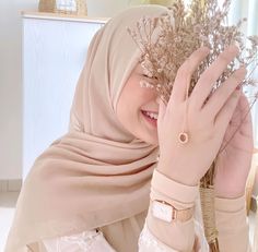 Bhabi Quotes, Hijab Photo, Ootd Hijab Style, Simple Hijab Tutorial, Niqab Fashion, Hijab Style Tutorial, Latest Bridal Dresses, Stylish Dpz