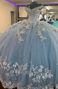 Blue Dress With Fitted Bodice For Quinceanera, Blue A-line Ball Gown For Debutante Ball, Baby Blue Quinceanera Dresses, Blue Quince Dress, Light Blue Quinceanera Dresses, Baby Blue Quinceanera, Light Blue Quince, Xv Dresses, Quince Dresses Blue