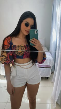 Cropped Farm, Look Com Short, Look Short Jeans, Looks Com All Star, Color Blocking Outfits, Stylish Summer Outfits, Effortlessly Chic Outfits, Looks Party, Instagrammer