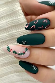 #CommissionsEarned Set of 24 matte finish short square dark green press-on nails featuring gingerbread, Christmas tree, and winter snowflake designs. Matte Green Nails, Dark Green Christmas, Dark Green Nails, Green Nail Designs, Fall Acrylic Nails, Snowflake Nails, Snowflake Designs