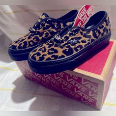 Vans, Authentic Style, Kids Size 11, Furry Leopard Print With Matching Leopard Laces. Brand New W Tags And Box. Cheetah Vans Outfit, Cheetah Vans, Locs Blonde, Pink Slip On Vans, Vans Shoes Old Skool, Leopard Vans, Vans Leopard, Hello Kitty Vans, Sport Life