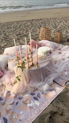 Luxury Picnics SF on Instagram: "Dreamy beachside elopement picnic!  #luxurypicnicssf #prettypicnic #romanticpicnic #dreamypicnic #picnicfortwo #elopementpicnic #weddingpicnic #elopementideas #luxepicnic #sfbayareapicnics #picnicsinthesfbayarea #bayareapicnucs #proposalpicnic #bakerbeach #bakerbeachsf #bakerbeachpicnics #highendluxurypicnics" Luxury Picnic Business, Luxury Picnic Setup, Romantic Picnic