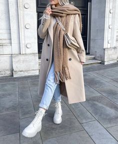 Stone Coat Outfit, Cream Winter Outfits For Women, Light Color Boots Outfit, Khaki Coat Outfits For Women, Off White Boots Outfit Winter, Outfits With Beige Coat, Beige Winter Coat Outfit, Smart Casual Women Outfits 2024 Winter, Winter Beige Outfit