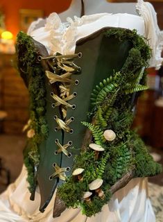 Vines And Branches, Diy Outside Christmas Decor, Outside Christmas Decor, Mushroom Costume, Ren Faire Outfits, Vine And Branches, Wood Nymph, Ren Faire Costume, Fairy Cosplay