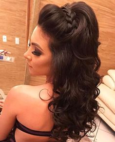 Hair Style Updo Medium, Wedding Hair Up Or Down, Elegant Half Up Half Down Hairstyles Short Hair, Long Hair Hair Dos, Hair Do Half Up Half Down, Simple Wedding Guest Hair Half Up, Quince Mom Hairstyles, Elegant Half Up Half Down Hairstyles, Curled Updo