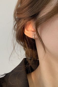 Modern Simple Jewelry, Everyday Earrings Simple Classy Silver, Earring Gold Simple, Simple Earrings Aesthetic, Cute Earrings Aesthetic Simple, Pretty Simple Jewelry, Earrings Cute Simple, Jewelry Accessories Ideas Style