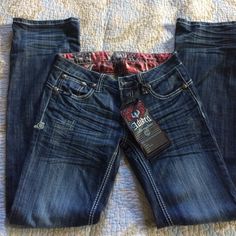 Never Been Worn , Gorgeous Must Have Dark Wash Jeans . Low Rise Boot Cut, Size 4/28 Inseam Regular 33" Country Jeans, Cut Out Jeans, Apple Bottom Jeans, Early 2000s Fashion, 2000s Outfits, Jeans Low Rise, Outfit Inspo Casual, Cute Preppy Outfits, Cute Jeans