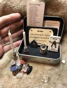 Mini Altar, Magia Das Ervas, Altoids Tins, Witches Altar, Mint Tins, Witch Diy, Witchy Crafts, Baby Witch, Witch Spell