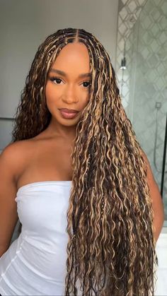 Here’s how to bora bora boho braids, the best curly human hair to use based on different curl types, expert maintenance tips to prevent tangling and 40 gorgeous must try bora bora braids hairstyles. Boho Braids Color Ideas, Blonde Bora Braids, Bora Bora Braids Blonde, Tropical Braids, Miami Braids, Boho Braids With Color, Different Curl Types, Blonde Boho Braids, Bora Braids