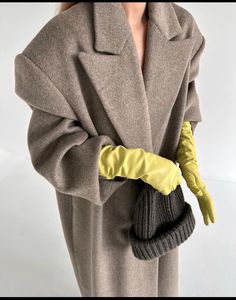 Gloves Outfit Winter, Opera Gloves Outfit, Colorful Gloves, Gloves Outfit, Aesthetic Street, Fits Aesthetic, Inspiration Aesthetic, Cold Weather Outfits, Winter Trends