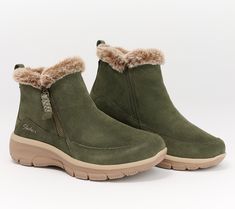 Get into a season of adventure with these faux fur-lined boots. The cushioned memory foam insole provides effortlessly cozy comfort. From Skechers. Sketchers Boots For Women, Womens Ankle Winter Boots, Winter Boots For Office, Cute Winter Boots For Women Work, Women Comfortable Boots, Short Comfy Boots, Cute Winter Boots For Women Dressy, Ankle Winter Boots Women, Winter Footwear Women