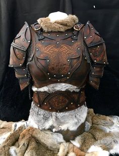 Larp Fashion, Leather Armour, Costume Viking, Viking Armor, Armor Clothing, Leather Kits, Viking Costume, Black Raven