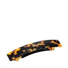 Balmain Hair Barrette Medium perfectly styles hair with a genuine French clip for a classy look. Lock hair into place without tugging or pulling thanks to this gentle yet stylish hair accessory.Ideal For: Fine to Medium Hair Balmain Hair Extensions, French Clip