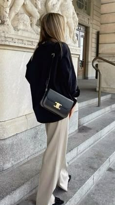 Polished Style Classy, Neat Casual Women Outfits, Celine Triomphe Bag Outfit, Celine Triomphe Bag, Triomphe Bag, Foto Best Friend, How To Look Expensive, Celine Triomphe, Organic Fashion