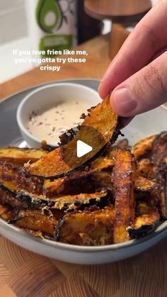 Healthy Recipes | Easy Keto | Weight Loss on Instagram: "Ready for CRISPY ACORN SQUASH FRIES?
.
If you love fries like me, you’ve gotta try these crispy acorn squash fries. I dipped them in a garlicky aioli and they are so good!
.
Here’s how to make them:

1.Start by cutting an acorn squash down the middle, remove the insides, then cut them into fry shapes.
.
2.Mix 2-3 tbsp avocado oil, salt, pepper, 1/2 tbsp smoked paprika, 1/2 tbsp oregano, and 1/2 tbsp onion powder. Toss in the squash, and mix well.
.
3.Finely shred 2-3 ounces of Pecorino or Parmesan cheese.
.
4.Coat the cut squash with cheese on both sides.
.
5.Lay them out on a baking sheet and bake at 425F for 20 minutes, remove, flip, put it back in for another 2-5 mins.

6.Make the easy sauce by mixing 2 tbsp mayo, 2 tbsp thick Gre Squash Fries, Desayuno Keto, Homemade Fries, Pecorino Cheese, Healthy Food Facts, Low Carb Vegan, Recipes Appetizers And Snacks, Acorn Squash, Food Facts