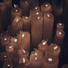 many lit candles are arranged in a circle