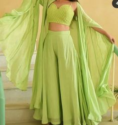 Top Plazo Dress Western, Indian Outfits With Jacket, Plazo Blouse With Jacket, Outfit For Mehandi Function, Green Mehendi Outfits For Bridesmaid, Mendhi Night Outfit Guest, Plazo And Blouse Outfit, Traditional Trendy Outfits, Mehndi Outfit Ideas For Bridesmaid