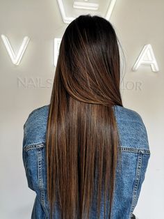 Fall Balayage Straight Hair, Caramel Balayage On Dark Hair Straight, Caramel Balayage Straight Hair, Highlights Brown Hair Balayage, Brown Hair Inspiration, Balayage Straight Hair, Black Hair Balayage, Girl Hair Colors, Straight Black Hair