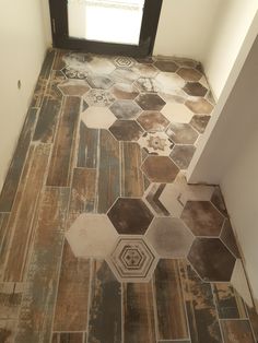 a bathroom floor that has been painted with different colors