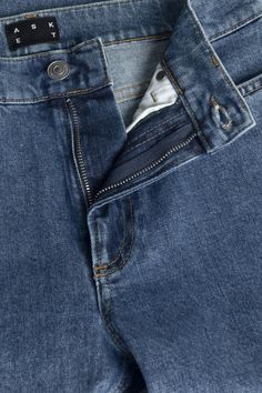 Arguably one of the most obvious essentials in a woman's wardrobe, the washed jeans has seen countless shapes, cuts and looks since its fashion renaissance in the 80s. The Standard Jeans: Standard as in neither skinny nor boyfriend, not flared or bootcut, not a low cut nor a “mom”-jeans. It’s just - right. A timeless, ever-so-slightly tapered, silhouette, cut from durable 13oz Italian denim with just a touch of stretch for added comfort. Capsule Wardrobe, Pants