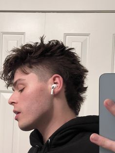 Modern Mullet Haircut Straight Hair, Short Punk Hair Men, Modern Mohawk Men, Mullet Hair Dye, Modern Mohawk, Modern Mullet Haircut, Drag Hair, Haircut Idea