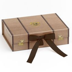 Harry Potter Small Trunk Gift Box Harry Potter Gift Box, Harry Potter Trunk, Hogwarts Trunk, Harry Potter 3, Harry Potter Jewelry, Harry Potter Merchandise, Harry Potter Gifts, Magnetic Strip, Christmas Gift Bags