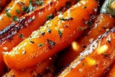 These Honey Garlic Butter Roasted Carrots are the perfect blend of sweet and savory, with a buttery glaze that caramelizes beautifully in the oven. They’re