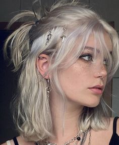 Makeup Contouring, Drawing Hair, Hair Inspiration Short, Drawing Faces, Hair Stylies, Alternative Hair, Short Hair Haircuts, Hair Inspo Color, Grunge Hair