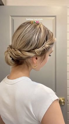 Audrey Anne Jean on Instagram: "Save for inspo 🎀 
•
•
•
#christmashairstyles #christmas #christmashair #holiday #holidayhair #hairtutorial #bun #bowhairstyle  #greasyhairstyle #dailyhairstyle #easy hairstyles #hairinspiration #braidhack #hairhack #ponytail #ponytailhack #hairstyles #hair  #simplehairstyles #hairinspo #hairtutorial #hairhacks  #easyhairstyles  #style" Hairstyle Updo, Bow Hairstyle, Daily Hairstyles, Greasy Hair Hairstyles, Christmas Hairstyles, Holiday Hairstyles, Christmas Hair, Hair Dresser, Hair Updos