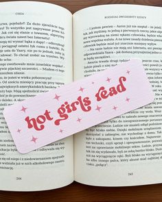 Hot girls read ☺️✨ #bookstagram #book #bookmarks #bookstagrammiespl #bookmark #etsyseller #smallbusinessowner #romancebooks #kindleunlimited #kindlebooks Romance Bookmark Ideas, Page Marker Ideas, Book Markers Ideas, Girly Bookmarks, Book Mark Ideas Creative, Diy Book Marks, Cute Bookmark Ideas, Book Marks Diy, Romance Fantasy Books