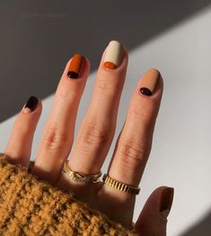 You need these stunning short fall nails to elevate your autumn style! From cozy browns to deep reds, these ideas are perfect for the season! Natural Fake Nails, Abstract Nail, Simple Fall Nails, Nails Ombre, Nagellack Trends, November Nails, Blush Nails