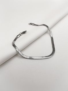 This elegant snake bracelet is made of high quality stainless steel, which is both sturdy and durable. It is perfect for everyday use or special occasions and will add a touch of style to any outfit. The bracelet is elaborately crafted and reflects the light beautifully. With a practical lobster clasp, the bracelet is easy to put on and securely fastened. This stainless steel bracelet is a timeless addition to any jewelry collection and is sure to be a popular accessory for years to come. Please Silver Snake Bracelet, Bracelet In Silver, Herringbone Chain, Snake Bracelet, Snap Fasteners, Hand Chain, Steel Bracelet, Stainless Steel Bracelet, Herringbone