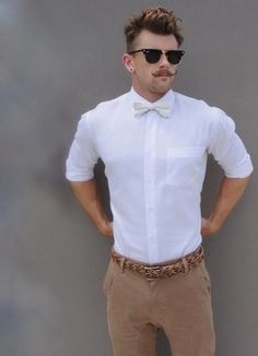 Cómo combinar un pantalón chino beige en 2017 (423 formas) | Moda para Hombres Mens White Dress Shirt, Don Pedro, Tan Chinos, Chique Outfit, White Bow Tie, Basic Fashion, Hipster Man, Mens Fashion Blog, Oxford White