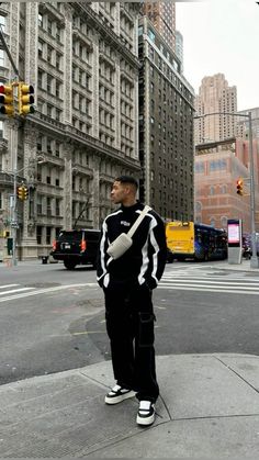 Men’s Streetwear Photoshoot, Outfit Men Inspiration, Street Wear Poses Men, Black Mens Outfits Street Style, Streetwear Men Poses, Aesthetic Clothes Guys, Streetwear Fashion Men Black, 2024 Outfits Men, Fits For Guys Aesthetic