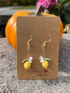 These charming Crochet Lemon Earrings are a perfect festive accessory or thoughtful gift for her! Expertly handcrafted using intricate microcrochet techniques, these dangle earrings feature delicate donut designs that add a playful, unique touch. Each pair is crafted with love and care, using high-quality materials and finished with 14k gold-plated hooks for a touch of elegance. Lightweight and comfortable to wear, they make a standout piece of handmade jewelry that's perfect for the holiday season or year-round fun. Whether you're treating yourself or surprising a loved one, these kiwi earrings are a whimsical, stylish addition to any collection! Features: Handmade with love using microcrochet techniques 14k gold-plated hooks for a luxurious touch Lightweight and comfortable for extended Microcrochet Earrings, Kiwi Earrings, Crochet Lemon, Lemon Earrings, Earrings Crochet, Crochet Unique, Thoughtful Gifts For Her, Unique Holiday Gifts, Jewelry Handmade