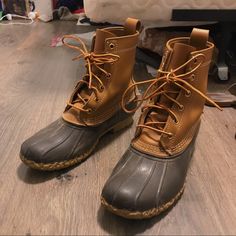 These Are Almost New Bean Boots From L.L. Bean. Worn Twice, In A Size 8, The Website States To Size Down; I Am A Size 9. These Have Thinsulate Insulation, Which Means They Are Built With Extra Warmth. Ll Bean Duck Boots, Patagonia Pullover, Southern Marsh, Minimal Classic, Bean Boots, Southern Shirts, Ll Bean Boot, Duck Boots, Winter Rain