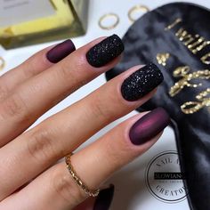 Unghie Sfumate, Stunning Nail Designs, Dip Nails, Black Nail Polish, Dots Nails, Black Nail, New Year's Nails, Dipped Nails