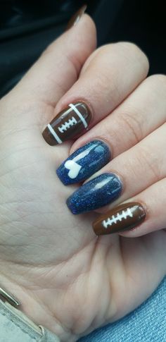 Basketball Acrylic Nails, Football Nails With Number, Football Acrylic Nails, Football Season Nail Designs, Blue And Gold Football Nails, Sport Nail Designs, Fall Football Nail Designs, Penn State Nails Designs, Football Inspired Nails