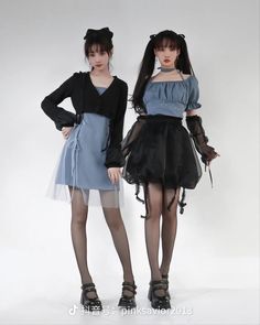 Reference Photos Outfits, Futuristic Preppy Fashion, Estilo Harajuku, Outfits Edgy, Female Pose Reference, Pose Reference Photo, Female Poses, Reference Photos, Outfits Women