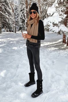 Ski Trip Fashion, Leather Leggings Winter, Corkboard Ideas, Winter Vacation Outfits, Ski Trip Outfit, Cute Hiking Outfit, Hiking Outfit Spring, Hiking Outfits, Hiking Outfit Women